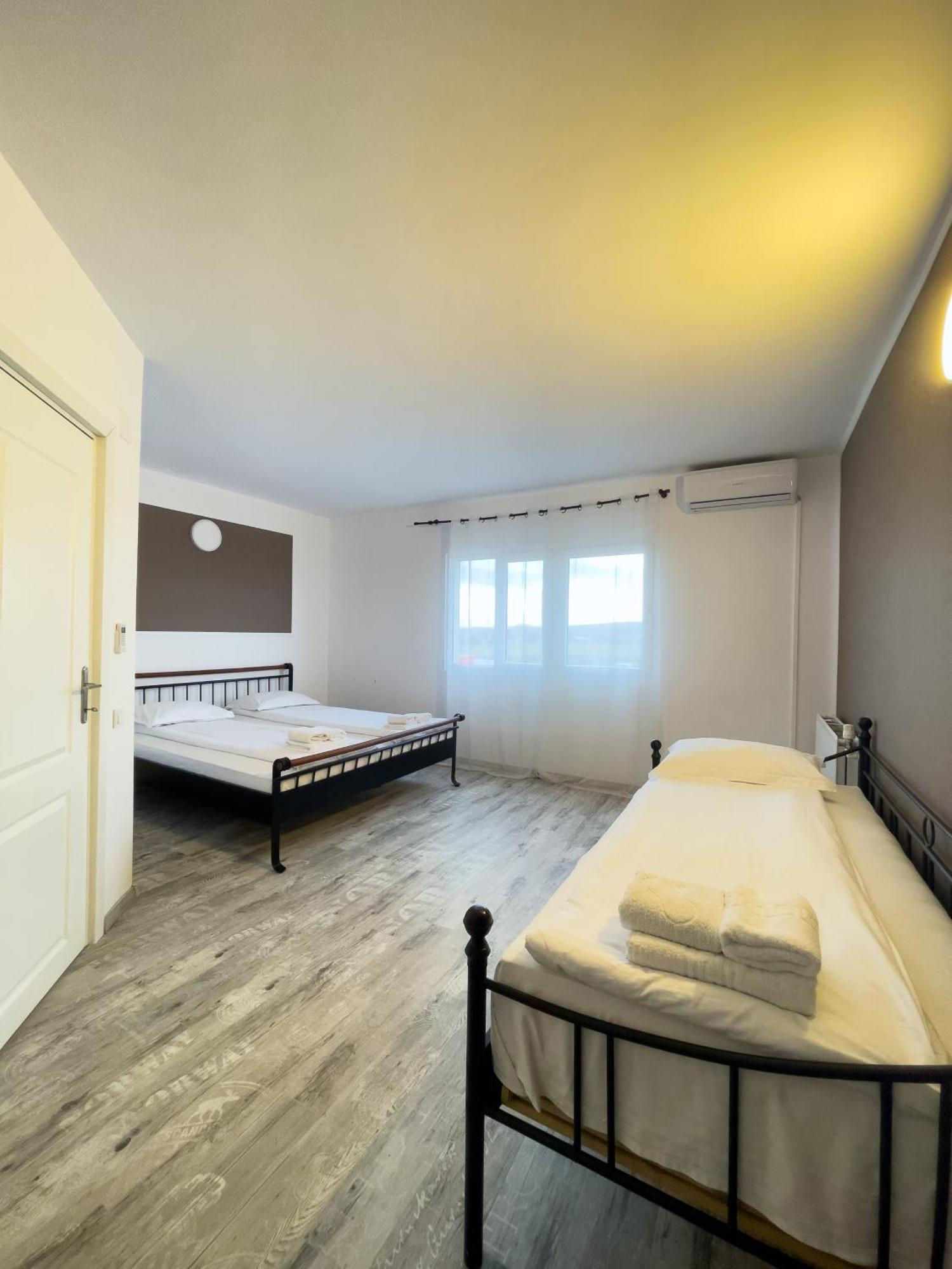 Myda Hotel Apahida Exterior photo